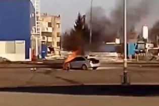 Во Львове на парковке ТЦ загорелся автомобиль