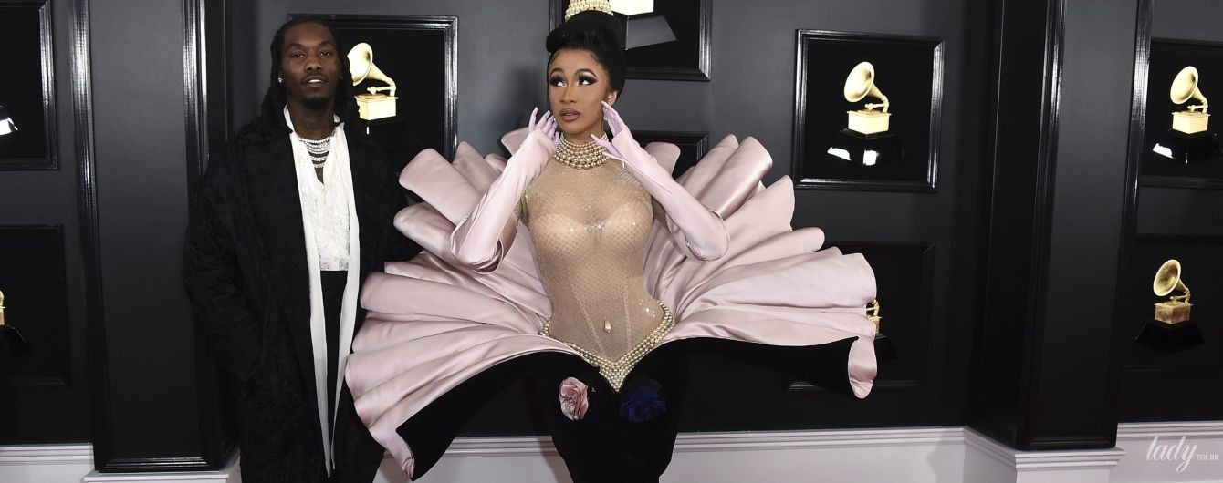 Краса вимагає жертв: Cardi B прийшла на музичну премію у незручному вбранні