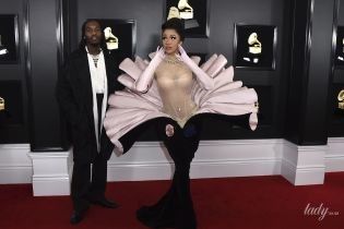Красота требует жертв: Cardi B пришла на музыкальную премию в неудобном наряде