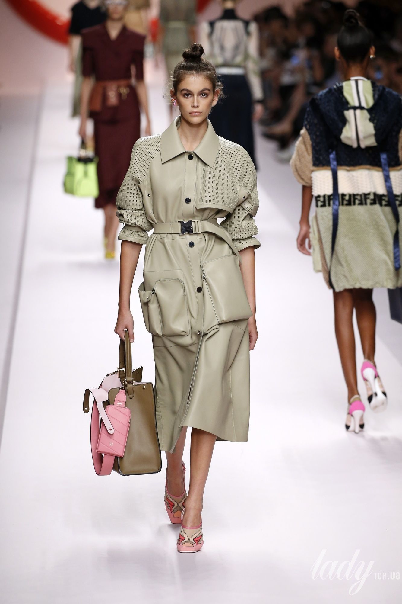 Коллекция Fendi прет-а-порте сезона весна-лето 2019_34
