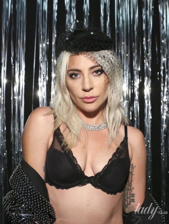 В трусах и лифчике Леди Гага произвела фурор