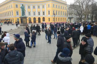 Хотів розіграти одного, а прийшли сотні: пранкер розповів ТСН, як організував фейкові мітинги