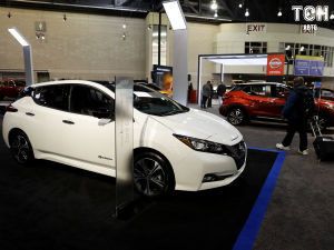 Uber стимулює таксистів купувати електрокари Nissan Leaf