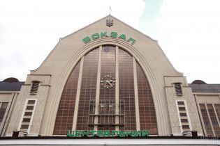 У Києві "замінували" Центральний залізничний вокзал: працівників та пасажирів евакуювали