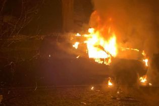 У Києві невідомі спалили авто матері депутата міськради