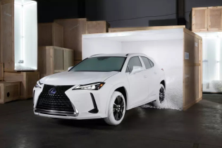 Lexus создал белые шины в стиле культовых кроссовок Nike
