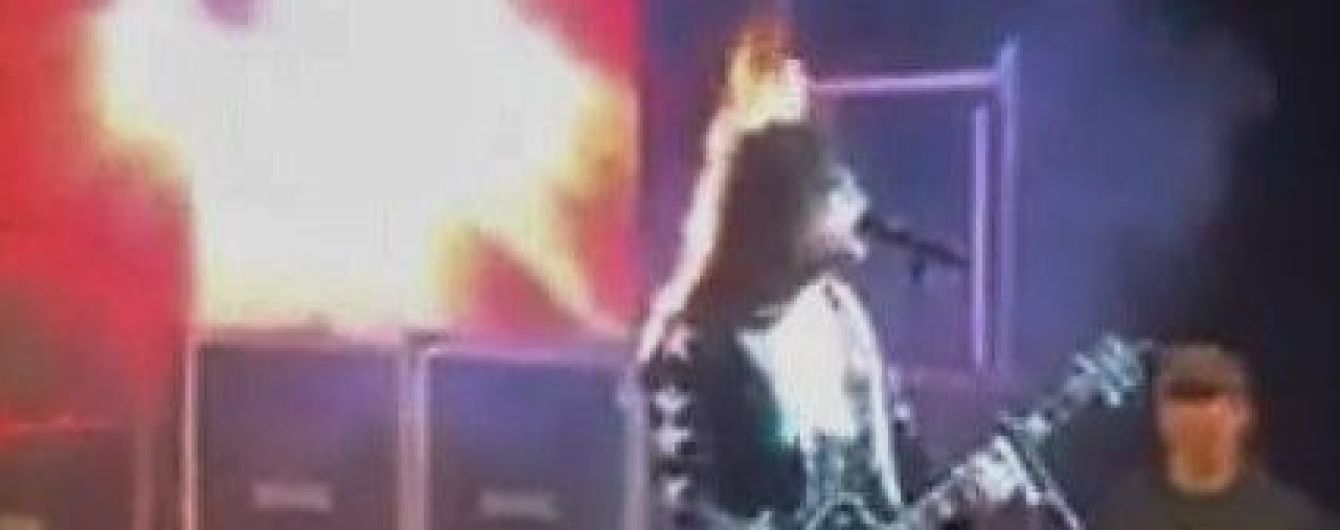 Охоплена полум'ям голова соліста Kiss та порноакторка, яка їсть сире м'ясо до Дня святого Валентина. Тренди Мережі