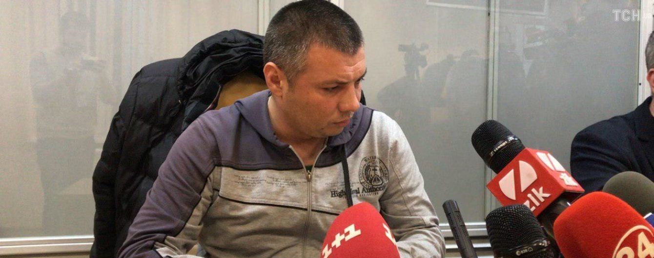 Задержанного за избиение активистов копа взяли под стражу с правом залога
