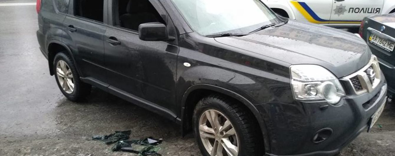 У Києві невідомі обстріляли авто і викрали сумку з великою сумою, оголошено план "Перехоплення"