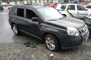 У Києві невідомі обстріляли авто і викрали сумку з великою сумою, оголошено план "Перехоплення"