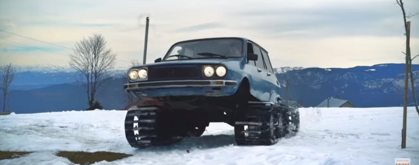 Видео с 8-колесным Renault на гусеницах поразило Сеть