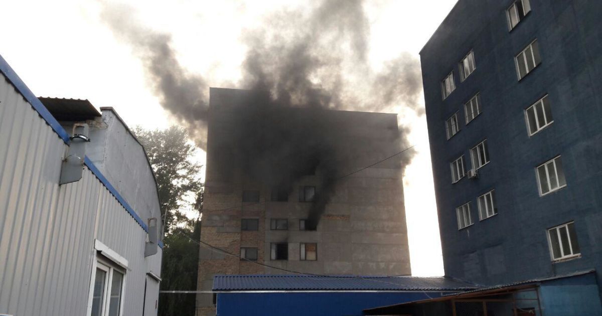 В Киеве на одном из заводов вспыхнул пожар