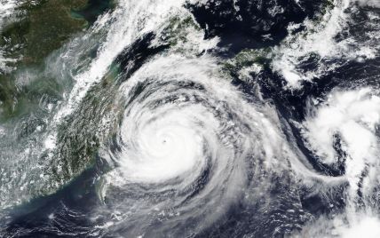 Ветер 160 км/час и огромные волны: по Японии пронесся тайфун