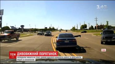 У США чоловік відвернув аварію, на ходу застрибнувши у машину з непритомним водієм