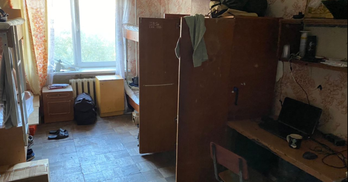 У Мережу потрапили фото вбиралень та кімнат у студентському гуртожитку НАУ