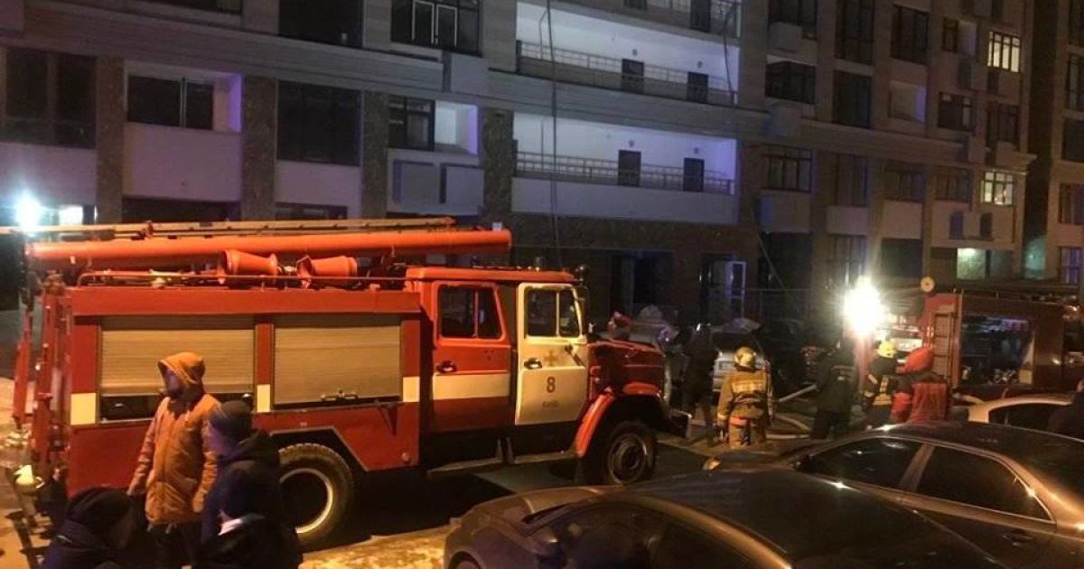 На столичному Печерську горіла багатоповерхівка: було задимлено 11 поверхів