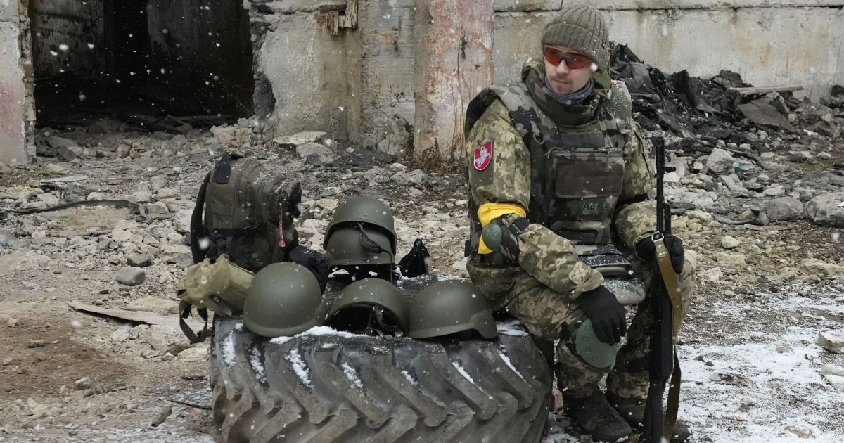 "Фронт практично завмер": Арестович розповів про ситуацію на 25 добу війни 