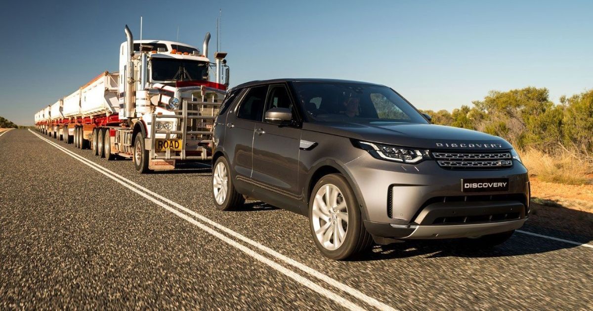 Land Rover Discovery отбуксировал 110-тонный автопоезд