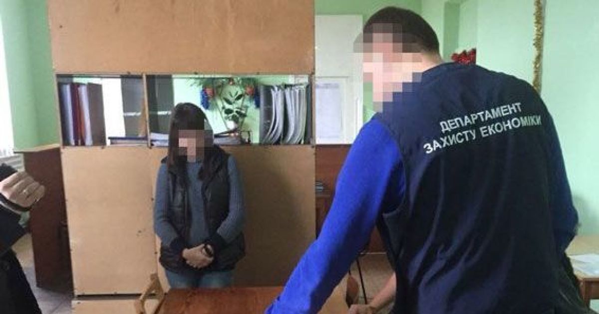 Сесія за 50 тисяч. На Луганщині заступницю декана спіймали на отриманні хабара від студентів