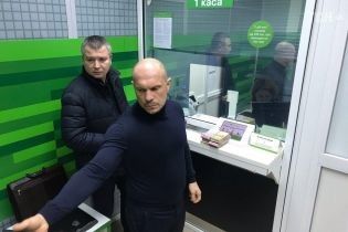 Залог за полицейского, который бил ногами активиста, внесли Кива и Вилкул