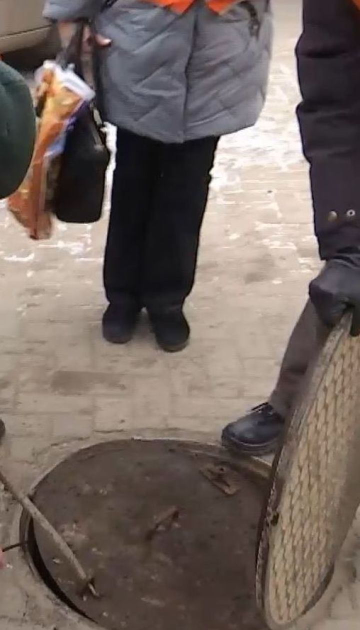 У Львові стався вибух у каналізаційному люці на пішохідному тротуарі