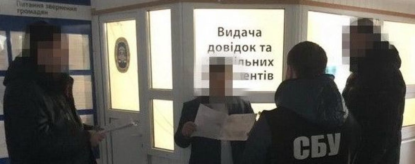 На Житомирщине задержали фискала, который систематически взимал взятки с предпринимателей