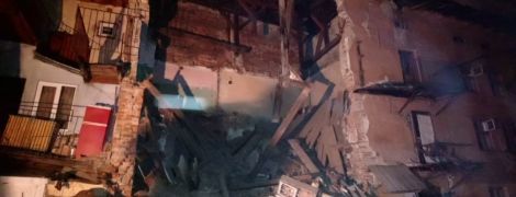 Во Львове в жилом доме с первого по третий этажи обрушилась стена