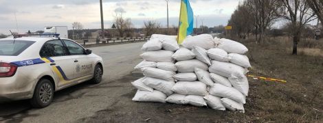 Под Днепром вооруженные "зеленые человечки" пытались установить блокпост
