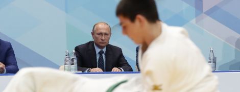 Дзюдоист-чемпион повредил палец Путину во время тренировки