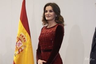 Женственна и красива: королева Летиция на торжественном ужине в Марокко
