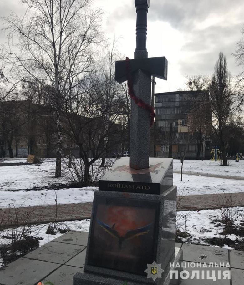 пошкодження пам'ятника
