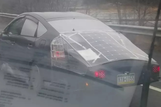 У США зняли Toyota Prius на сонячних батареях
