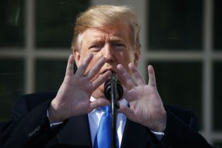 Разведчик написал жалобу на Трампа из-за "тревожного обещания" иностранному лидеру. Речь может идти об Украине – WP