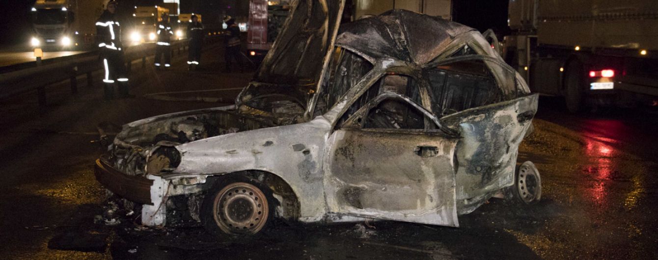 У Києві під час аварії в таксі живцем згорів пасажир