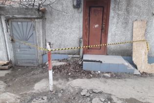 В Черноморске на многолюдном причале нашли заряженные гранатометы
