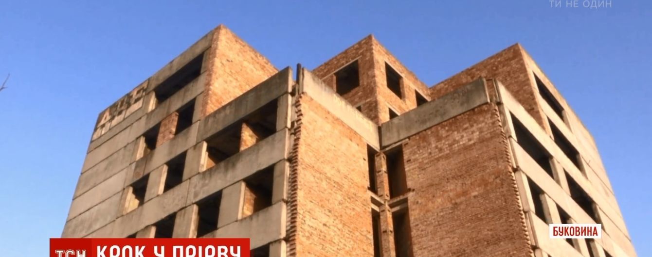 Подростки-самоубийцы из Буковины оставили на крыше здания предсмертную записку