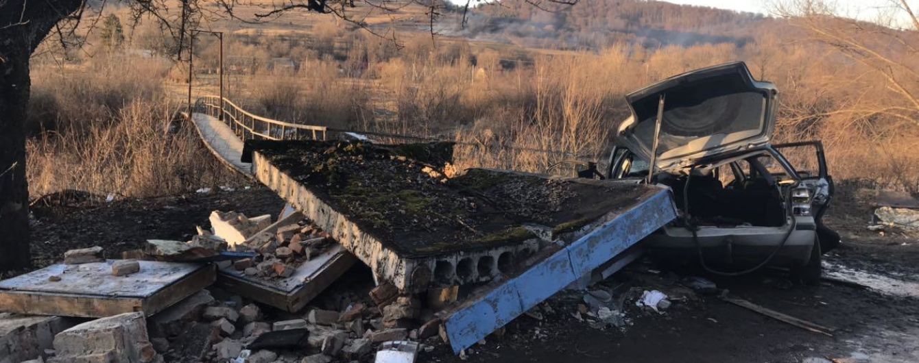 Во Львовской области автомобиль въехал в заброшенный пограничный пост. Есть погибшие