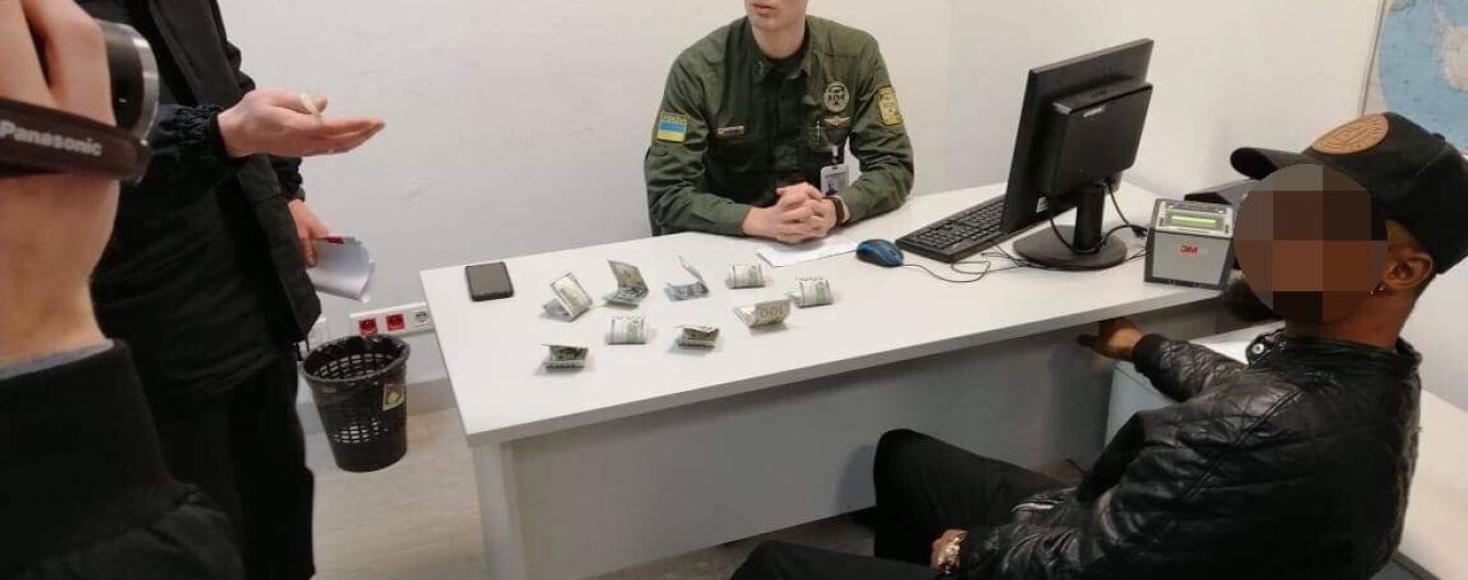 Українським прикордонникам пропонували 900 доларів і 10 тисяч рублів хабара. Жоден не погодився