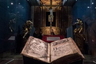 Во Львове показали первую печатную книгу Украины