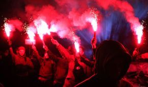 У Києві сотні активістів прийшли під МВС з акцією "Бандеро, вставай!"