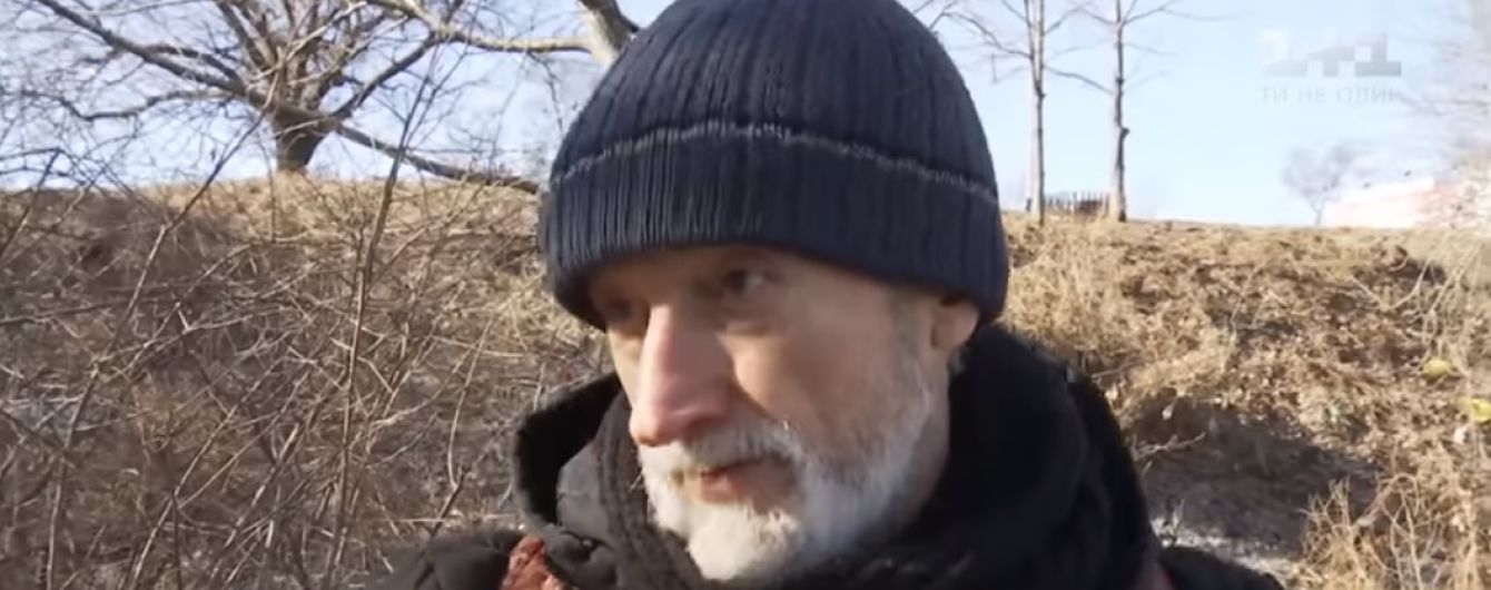 Оболонский Диоген: в Киеве бывший пожарный третий год живет в лачуге на дереве