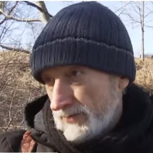 Оболонський Діоген: у Києві колишній пожежник третій рік живе у халабуді на дереві