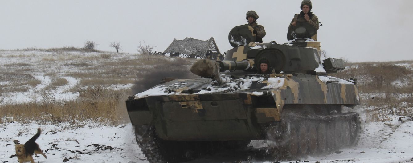 Террористы обстреляли украинские позиции 12 раз, боец ООС ранен