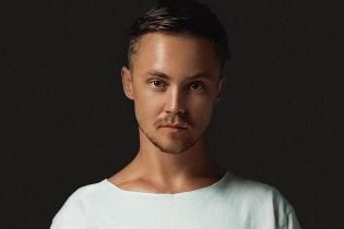 Артем Пивоваров заинтриговал юзеров рисунком на теле, похожим на политическую агитацию