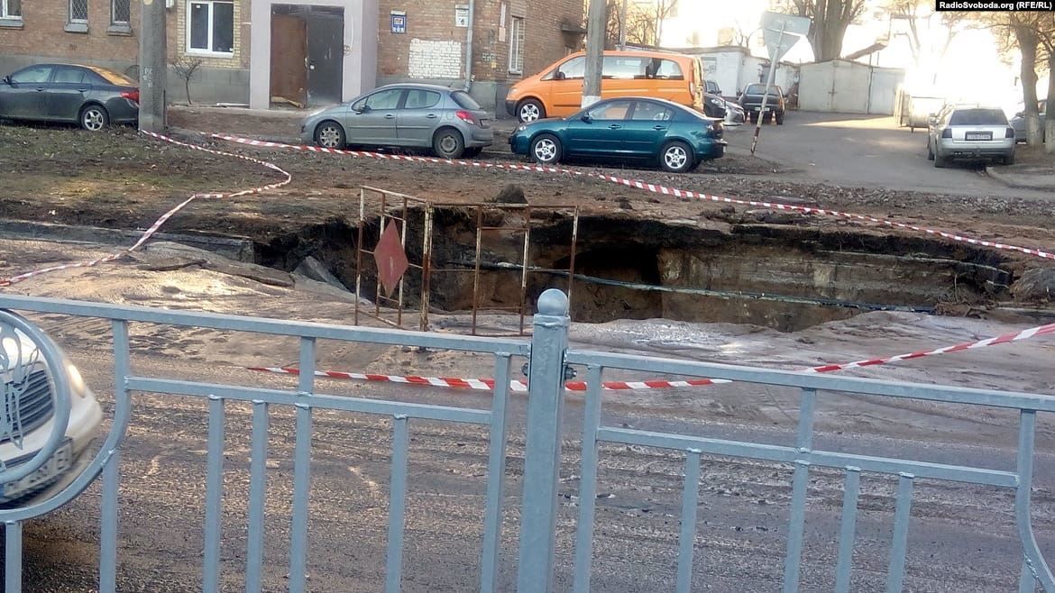 провал дороги, київ, севастопольска площа
