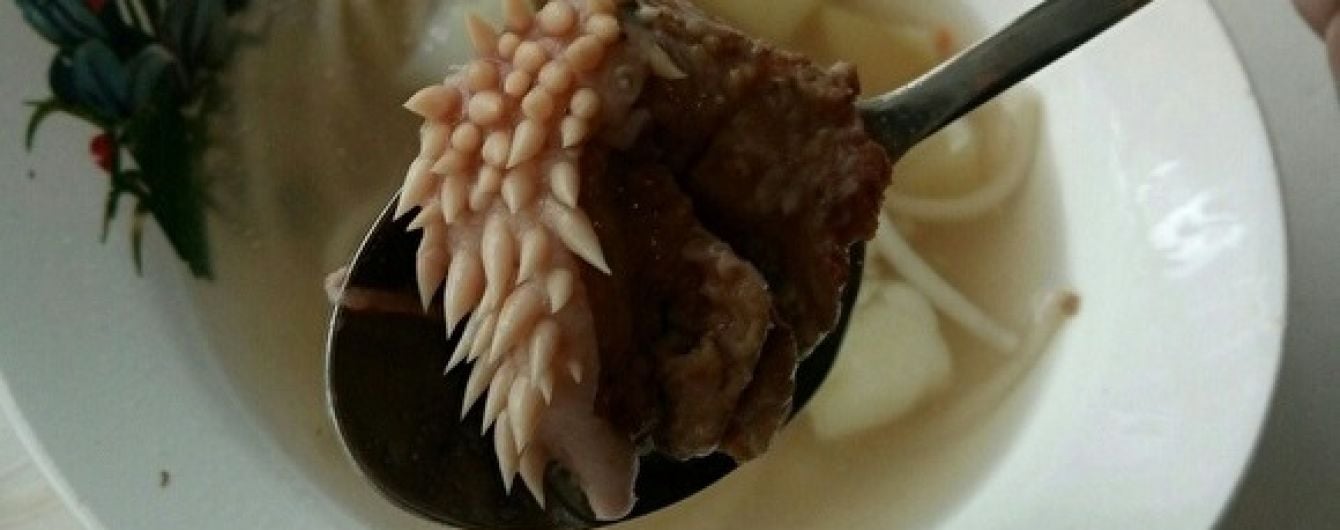 Мясо с отвратительными наростами на обед в русской школе и порноконфуз чиновника на совещании. Тренды Сети