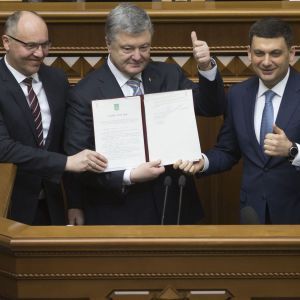 Порошенко подписал закон о курсе Украины на вступление в ЕС и НАТО