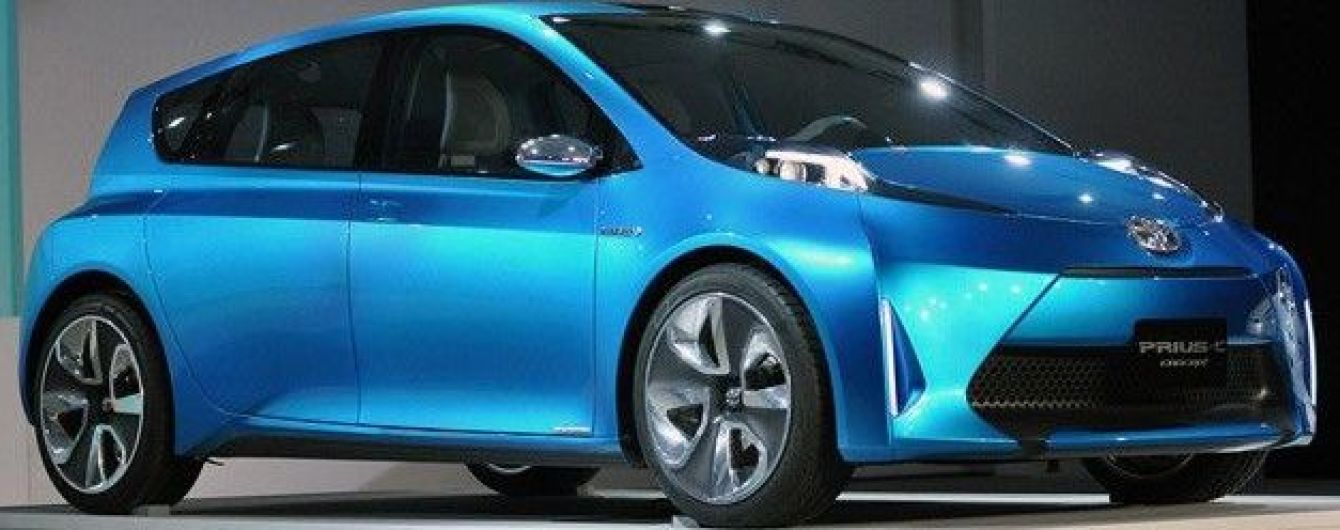 Toyota несподівано знімає з виробництва гібрид Prius C