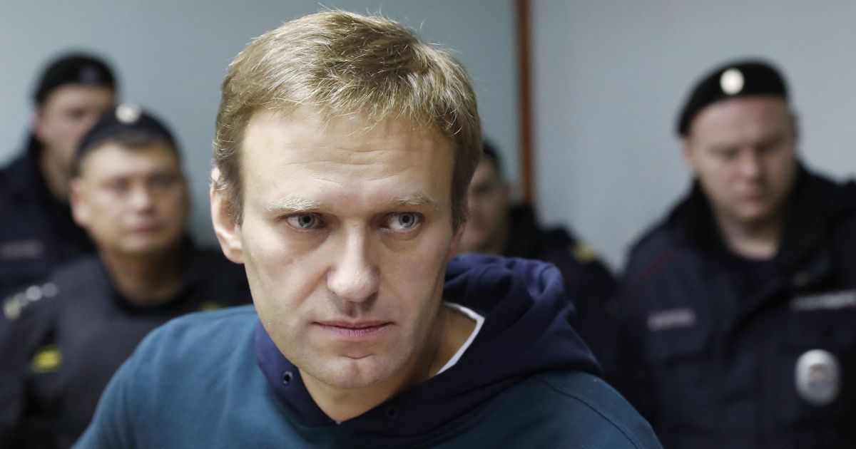"Не змогли потрапити у вену": адвокат Навального розповів про меддопомогу, яку надають опозиціонеру