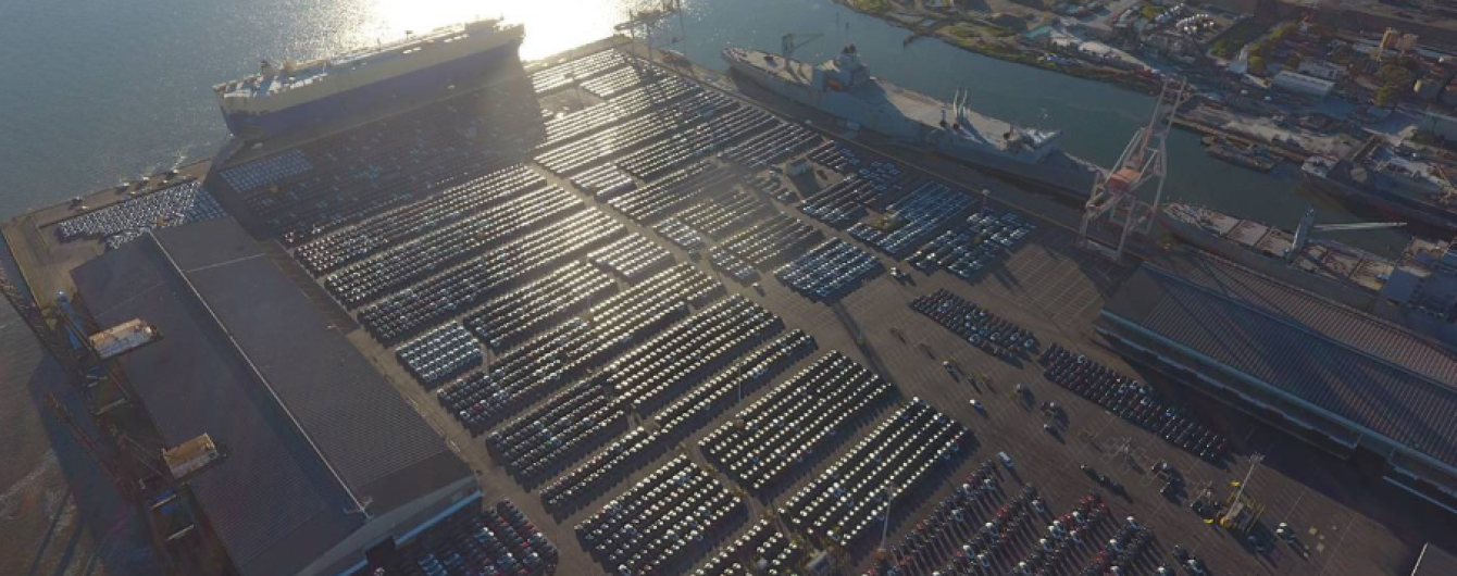 Маск показал огромную партию электрокаров Tesla для Европы
